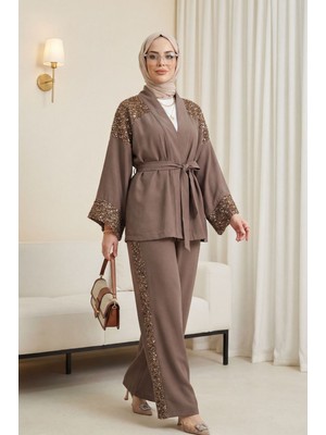 Moda Morfo Omzu ve Kolu Pul Payet Kemerli Pantolonlu Keten Kimono Takım  -Toprak