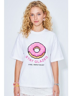Hoxie Kadın Beyaz Stay Glazed Piksel Donut Baskılı Oversize Tişört
