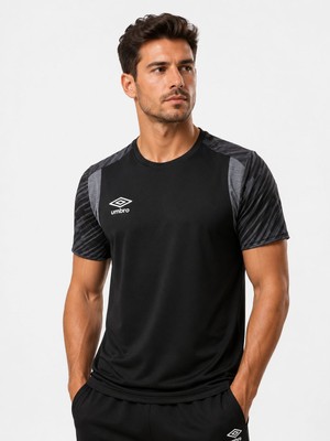 Umbro Plus Training Erkek Siyah Antrenman Spor Tişörtü TF0437