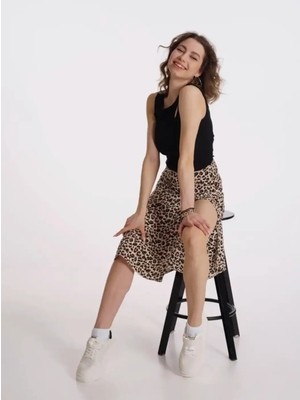 Kırmızı Şıklık Leopar Yırtmaçlı Etek