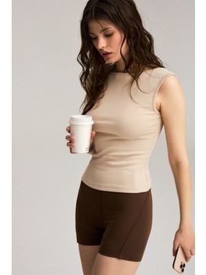 Urban Beat Seravel Kadın Yumuşak ve Esnek Kumaşlı Sırt Dekolte Detaylı Slim Fit Taş Rengi Bluz