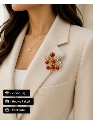 Herşey Nota Hediye Kırmızı Taşlı Gold Renk Premium  Zirkon Detaylı Kadın Broş Modeli