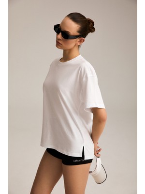 Urban Beat Naysa Kadın %100 Organik Pamuk Relaxed Fit Yırtmaçlı Yuvarlak Yakalı Beyaz T-Shirt
