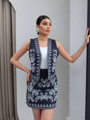 Esra Helvacı Denim Nakışlı Yelek Etek Takım