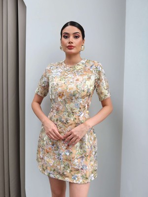Esra Helvacı Vatkalı Çiçek Işlemeli Mini Elbise