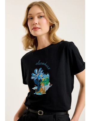 Home Store Kedili Çiçek Nakışlı Tshirt