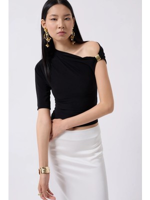 Asfaha Fashion Kadın Asimetrik Tek Omuz Dekolteli Gold Aksesuarlı Crop Bluz