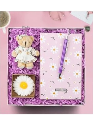 Die Grup Papatya Defter & Mor Tükenmez Kalem & Ayıcık Anahtarlık & Papatya Mum Hediye Seti