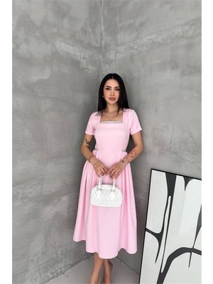 Neşeli Butik Kadın Pembe Kare Yaka Taş Detaylı Etek Drapeli Midi Boy Elbise ---- NBK4621