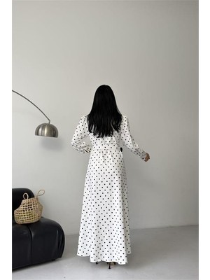 Neşeli Butik Kadın Beyaz Gömlek Yaka Kemer Detaylı Puantiyeli Tam Boy Tasarım Elbise NBMS2674
