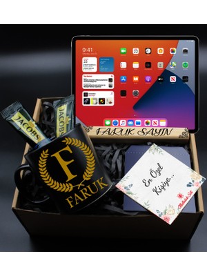 As Gift Kişiye Özel Ahşap Tablet Tutacağı & Kişiye Özel Kupa Bardak & 2 Adet Jacobs Kahve Hediye Seti