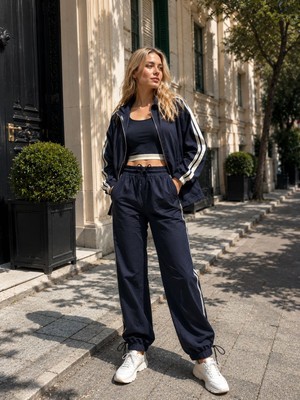 Meride Fashion Kadın Lacivert Spor Takım – Şerit Detaylı Crop, Oversize Ceket ve Lastikli Bağcıklı Pantolon