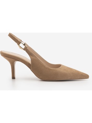 Marjin Kadın Stiletto Sivri Burun Arkası Açık Lastikli Altın Tokalı Kısa Ince Topuklu Ayakkabı Henka Camel Süet