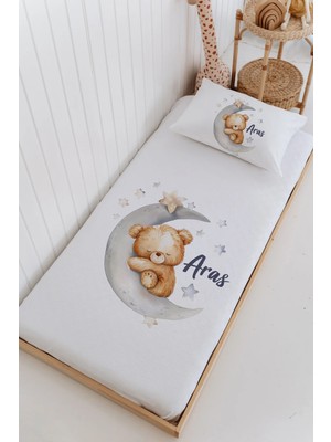 Lilabio Isme Özel %100 Pamuk Bebek ve Çocuk Tek Kişilik 165 x 225 cm Pike Takımı-Aydaki Minik Ayıcık