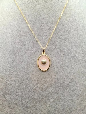 Han Ticarethane Altın Renk Toz Pembe Mineli Deniz Kabuğu Model Kolye