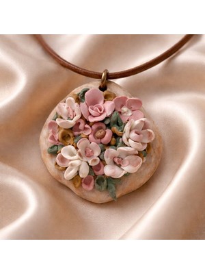 Soft Bloom Seramik Kolye