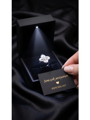 Livora Jewelry Işıklı Hediye Kutulu Orijinal 925 Ayar Gümüş Sedef Taşlı Şans Yoncası Kuzey Yıldızı Kadın Yüzük