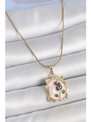 Erdo Ticaret Buğz 316L Çelik Gold Renk Zincir Pembe Mineli Çiçek Işlemli Inci Detay Portre Model Kadın Kolye