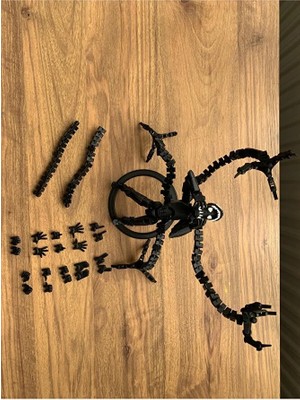 Home Dummy 13 Venom Figür – Eklemli, Pozlanabilir Koleksiyon Figürü