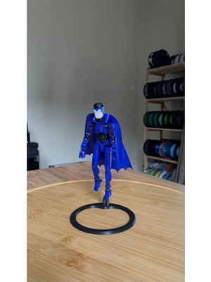 Home Invincible Efsaneleri Pelerinli Mark Figürü (Dummy-13 Tasarımı) + Stand