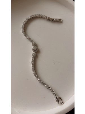 Liva Accessories Pırlanta Görünümlü Zirkon Beyaz Altın Kaplama Üç Taş Suyolu Bileklik