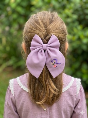 Hedera Handmade Lila R Harf Nakışlı Fiyonk Toka