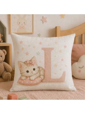 Kadorex Design Sevimli Kedicik Harfli Bebek Odası Kırlent Dekoratif Kılıfı (40 x 40) cm (L) Harfı
