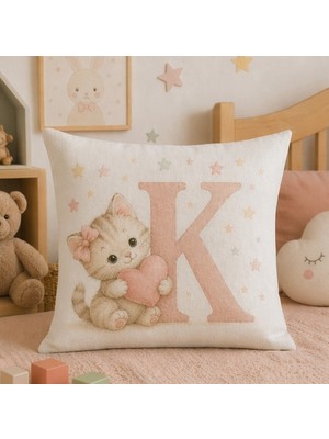 Kadorex Design Sevimli Kedicik Harfli Bebek Odası Kırlent Dekoratif Kılıfı (40 x 40) cm (K) Harfı