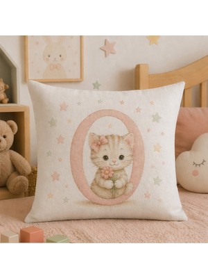 Kadorex Design Sevimli Kedicik Harfli Bebek Odası Kırlent Dekoratif Kılıfı (40 x 40) cm (O) Harfı