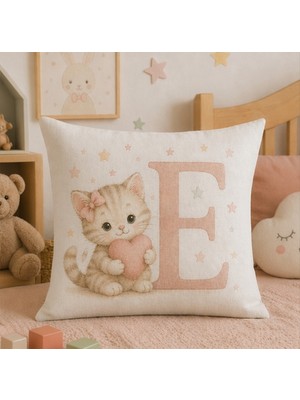 Kadorex Design Sevimli Kedicik Harfli Bebek Odası Kırlent Dekoratif Kılıfı (40 x 40) cm (E) Harfı
