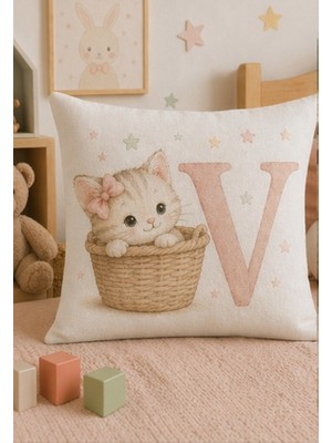 Kadorex Design Sevimli Kedicik Harfli Bebek Odası Kırlent Dekoratif Kılıfı (40 x 40) cm (V) Harfı