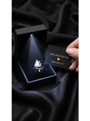 Livora Jewelry Işıklı Hediye Kutulu Orijinal 925 Ayar Gümüş Sedefli Modern Spor Kadın Yüzük