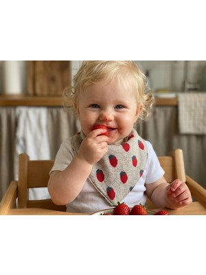 Baby Sena Çilek Desenli Kız Bebek Fular