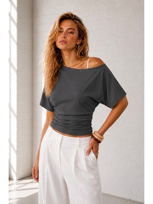 Ghassy Co. Kadın Düşük Omuz Pamuklu Likralı Yarasa Kol Bluz Günlük Modern Tasarım Spor T-Shirt