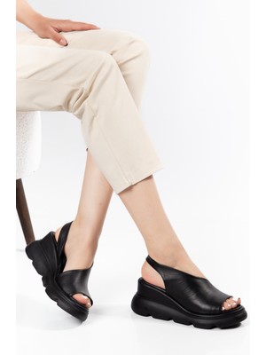 Suins Shoes Suins Helora Model Arkası Lastikli Dolgu Topuk Sandalet