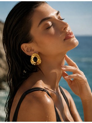 Solare Accessories Siyah Taş Detaylı Dokulu Altın Kaplama Vintage Küpe (Hipoalerjik)