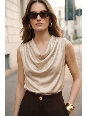 Sateen Kadın Bluz Kolsuz Dokuma Kumaş Normal Yaka Bej Renk Günlük Stil