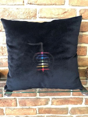 Harmony Factory Reiki Sembolü Nakışlı Siyah Kadife Kırlent Kılıfı Enerji ve Şifa Temalı Dekoratif Yastık