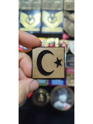 Çukurova Ütü Bizon Derisi, Jandarma Komando JÖH, Anafarka Şapka Için Tepe Bayrak 4 cm x 4 cm Cırtlı, 1.sınıf Kalite