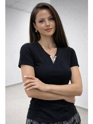 Mügerella Kadın V Yaka Slim Fit Fitilli Bluz– Şık, Rahat Kesim T-Shirt