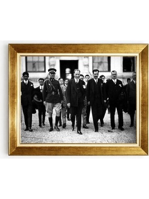 Tablore Atatürk ve Kurmayları Tarihi Fotoğraf Gold Çerçeveli Tablo - Nostaljik Siyah Beyaz Atatürk Tablosu