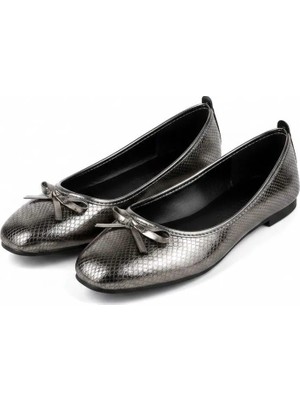 Meril Shoes Kadın Parlak Fiyonklu Babet