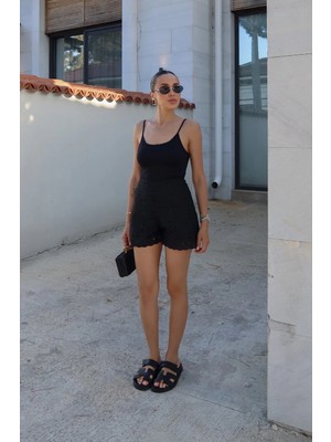 Havoş Siyah Fisto Nakışlı Mini Şort