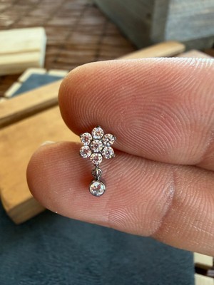 Aida Jewelss Gerçek G23 Titanium Papatya Tek Taş Sallantı Zirkon Titanyum 6x1.2mm Labret Piercing