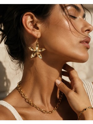 Solare Accessories Altın Kaplama Çiçek Figürlü Sallantılı Vintage Küpe (Hipoalerjik)