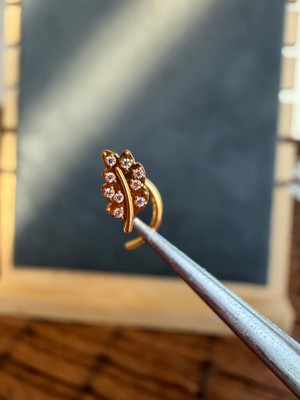 Aida Jewelss Yüksek Kalite G23 Titanium Yaprak Zirkon 6x0.8mm Altın Titanyum Hızma Piercing
