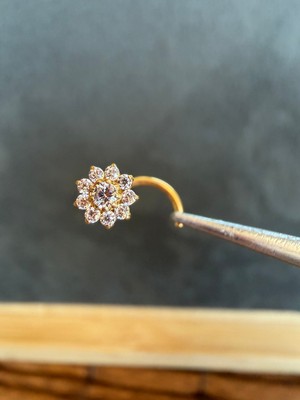 Aida Jewelss Yüksek Kalite G23 Titanium Çiçek On Taş Zirkon 6x0.8mm Altın Titanyum Hızma Piercing