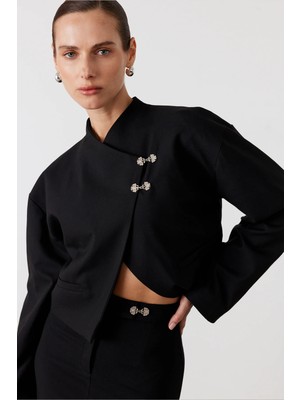 Facette Metal Aksesuarlı Crop Blazer Ceket Siyah