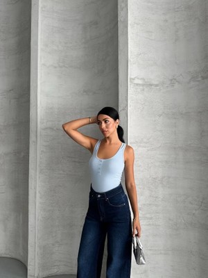 Leilaa Düğmeli Kalın Askılı Basic Bluz