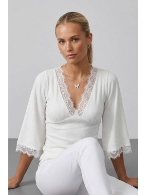 Şiir Quıt Slim Fit Bele Oturan V Yaka Dantel Detaylı Volan Kollu Kadın Bluz & Top & Tshirt -